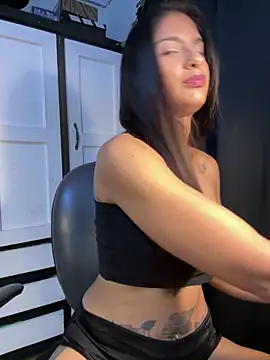 chicachocolate01 online show from 12-14-25, 07:08