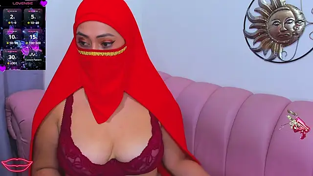 Snapshot of Aisha_Malek chatting on 10-17-25, 07:37 Aisha Malek online show from 10-17-25, 07:37