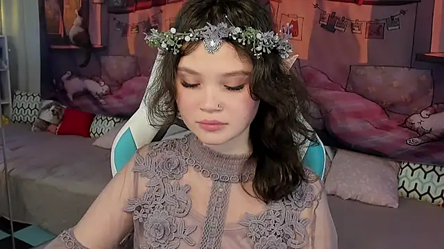 EmilyChaves online show from 10-30-25, 06:34