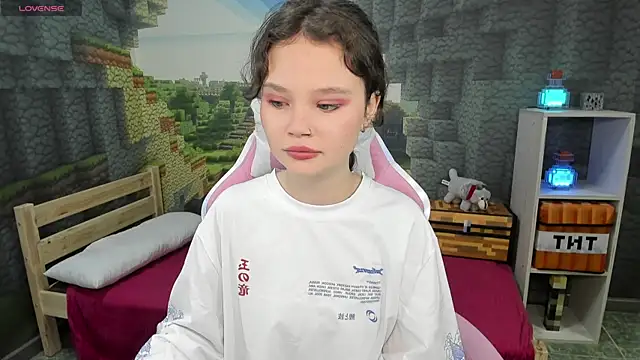 Snapshot of EmilyChaves chatting on 09-22-25, 10:49 EmilyChaves online show from 09-22-25, 10:49