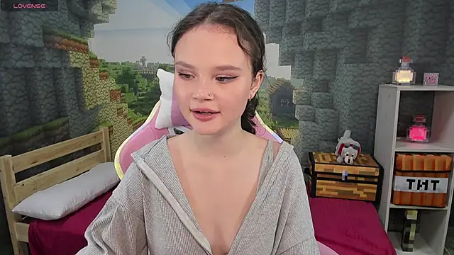 Snapshot of EmilyChaves chatting on 10-18-25, 03:58 EmilyChaves online show from 10-18-25, 03:58