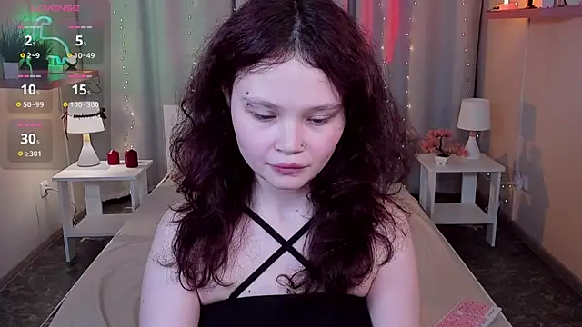 EmilyChaves online show from 06-11-26, 10:12
