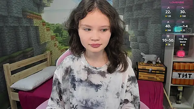 Snapshot of EmilyChaves chatting on 10-15-25, 05:10 EmilyChaves online show from 10-15-25, 05:10