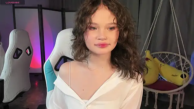 Snapshot of EmilyChaves chatting on 10-10-25, 02:29 EmilyChaves online show from 10-10-25, 02:29