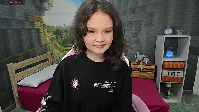 Snapshot of EmilyChaves chatting on 09-27-25, 04:57 EmilyChaves online show from 09-27-25, 04:57