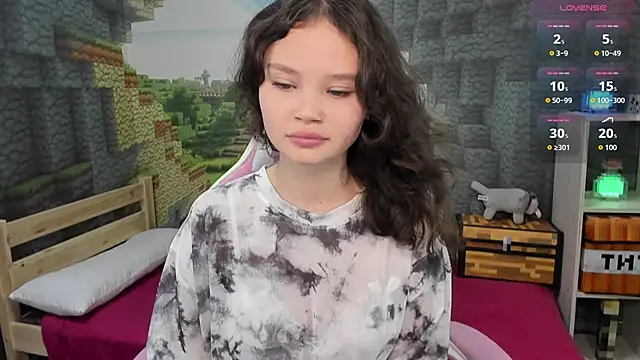 Snapshot of EmilyChaves chatting on 10-14-25, 05:57 EmilyChaves online show from 10-14-25, 05:57