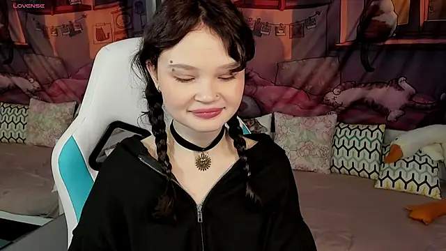 Snapshot of EmilyChaves chatting on 04-07-26, 06:04 EmilyChaves online show from 04-07-26, 06:04