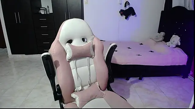 Elizabeth rose02 online show from 10-17-25, 01:42