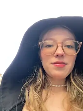 ReenKitty online show from 10-25-25, 09:59