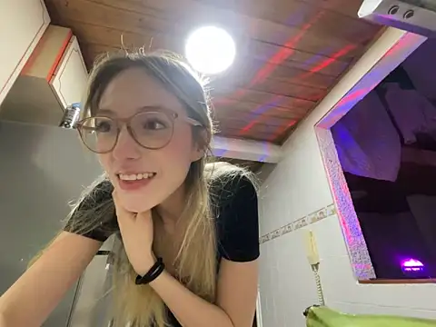 ReenKitty online show from 04-19-26, 03:18