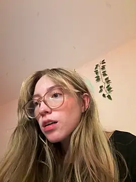 ReenKitty online show from 11-29-25, 05:18