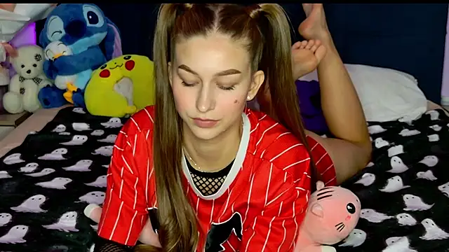 MissEmilyMiller online show from 10-28-25, 05:12