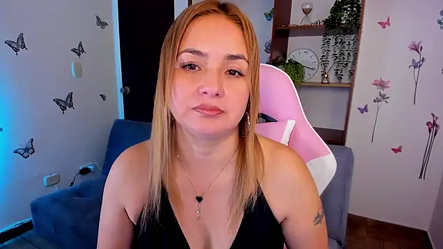 luciamature  online show from 09-22-25, 06:14