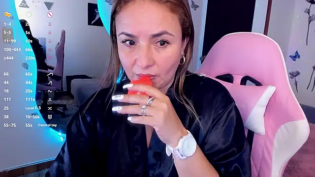 luciamature  online show from 09-25-25, 09:21