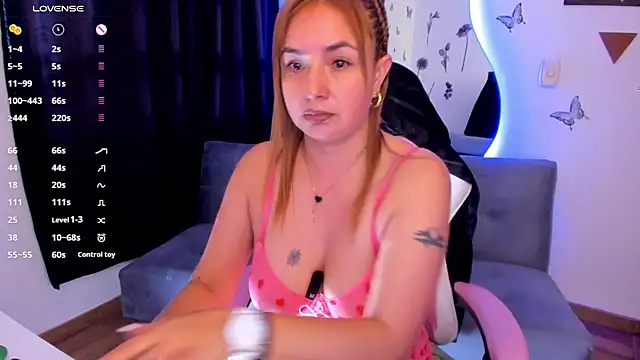 luciamature  online show from 10-20-25, 06:52