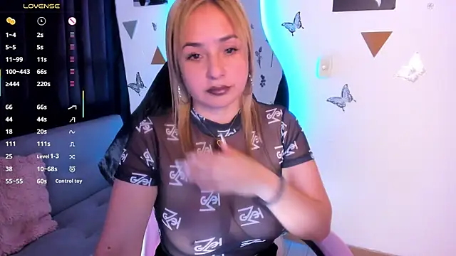 luciamature  online show from 12-18-25, 08:34