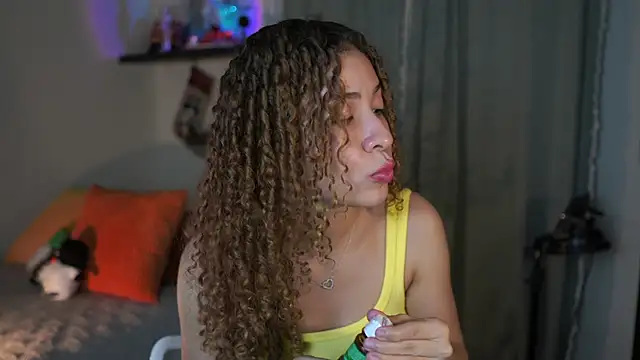 isabella-garcia- online show from 11-17-25, 09:52