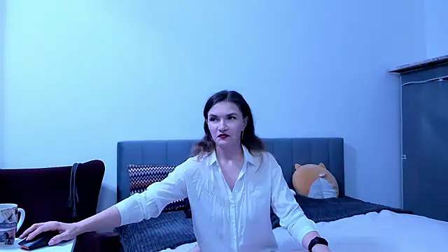 Katherine Twilight online show from 11-21-25, 04:06