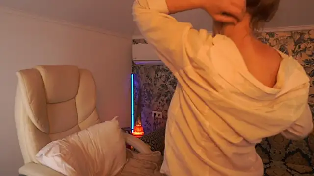 BellaLaPetit online show from 04-15-26, 01:44