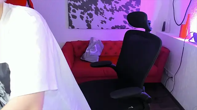 AuroraWrenfield online show from 11-25-25, 04:24