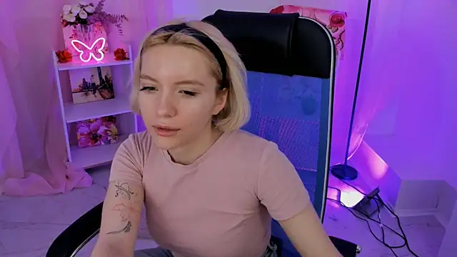 AuroraWrenfield online show from 11-05-25, 04:26