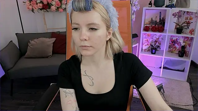 AuroraWrenfield online show from 03-05-26, 04:31