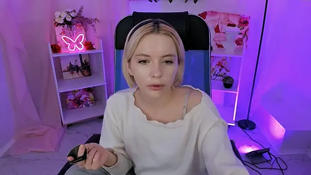 AuroraWrenfield online show from 11-12-25, 04:16