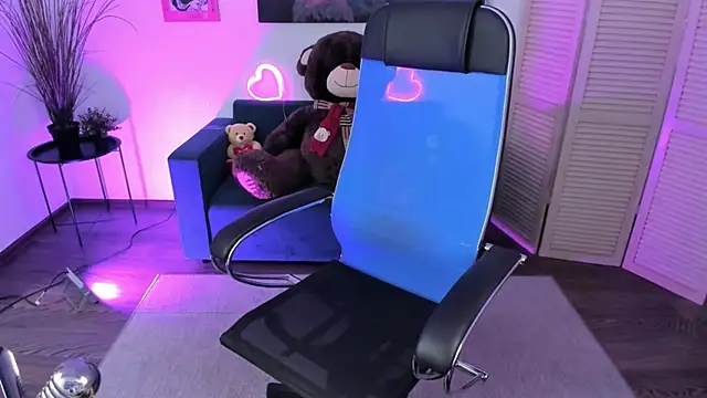 AuroraWrenfield online show from 12-18-25, 10:13