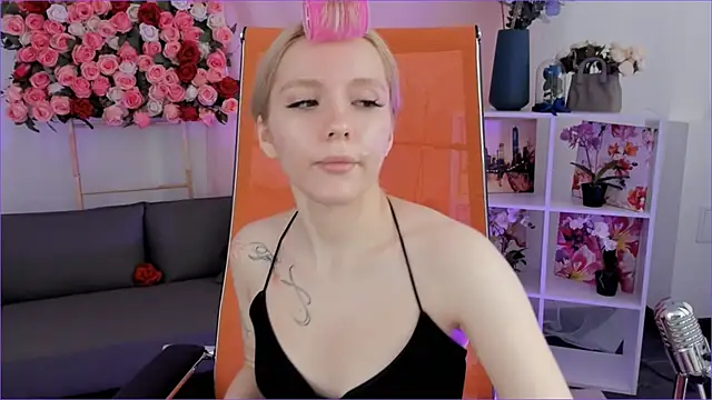 AuroraWrenfield online show from 02-24-26, 04:35