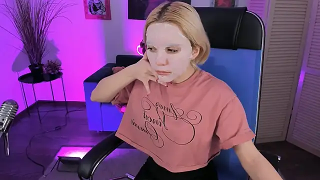 AuroraWrenfield online show from 01-08-26, 12:38