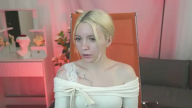 AuroraWrenfield online show from 05-13-26, 01:34