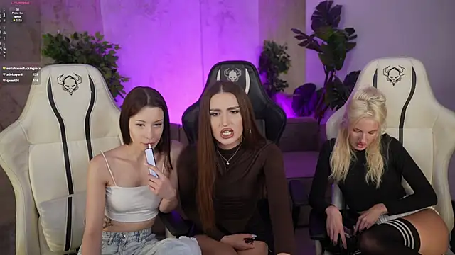 Snapshot of Goldie_Flame chatting on 09-18-25, 06:33 Goldie Flame online show from 09-18-25, 06:33