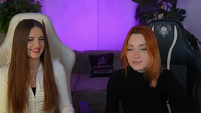 Snapshot of Goldie_Flame chatting on 11-14-25, 08:23 Goldie Flame online show from 11-14-25, 08:23