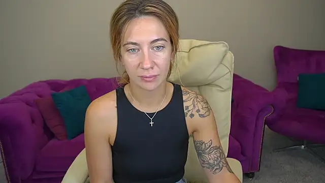 Snapshot of KateShanny chatting on 09-18-25, 05:43 KateShanny online show from 09-18-25, 05:43