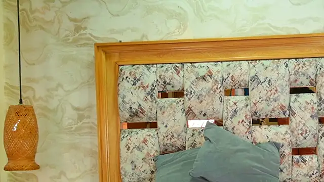 ZOLEY WATSON online show from 10-21-25, 03:28