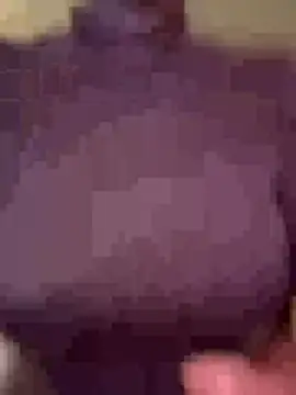 Snapshot of yummy0322 chatting on 09-29-25, 02:12 yummy0322 online show from 09-29-25, 02:12