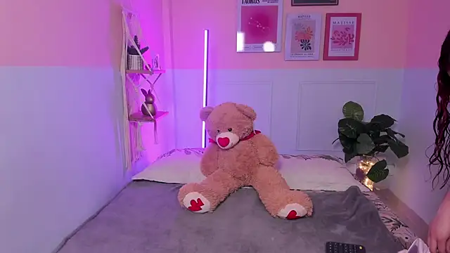 Camila Rivers online show from 11-17-25, 12:20