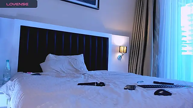 marrenaa online show from 11-22-25, 07:07