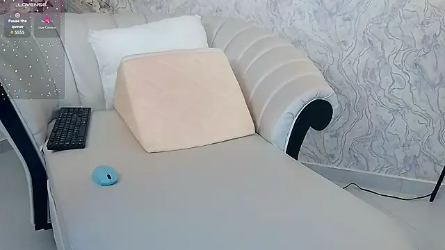 aura sanders1 online show from 12-21-25, 11:56