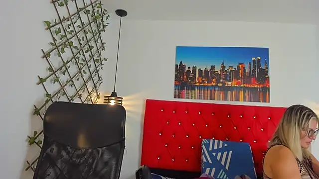 carolinacrus01 online show from 10-30-25, 02:14