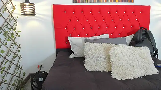 carolinacrus01 online show from 10-23-25, 04:05