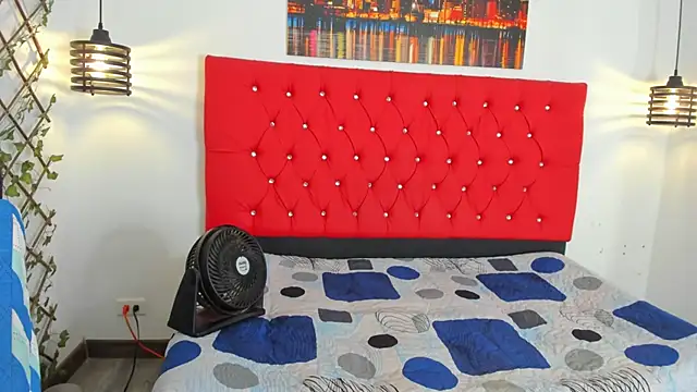 carolinacrus01 online show from 10-28-25, 03:11