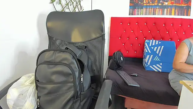 carolinacrus01 online show from 10-27-25, 04:19