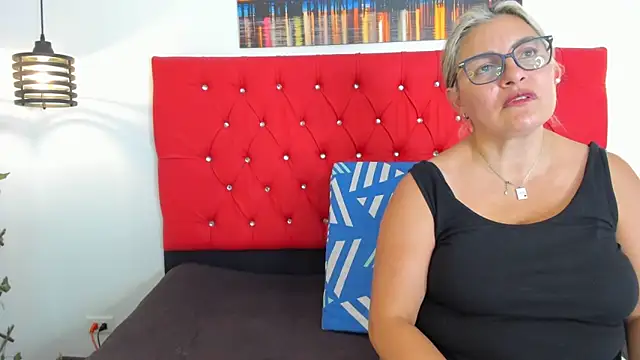 carolinacrus01 online show from 10-17-25, 06:32