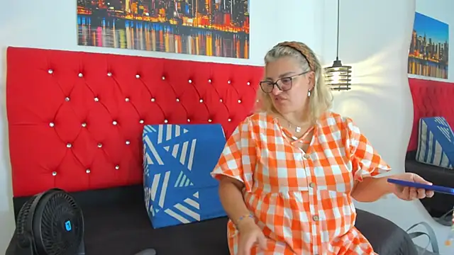 carolinacrus01 online show from 10-09-25, 01:22