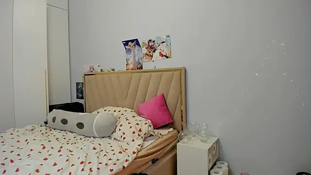 Snapshot of miko_moonn chatting on 10-17-25, 03:54 miko moonn online show from 10-17-25, 03:54