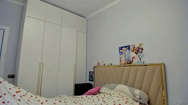 Snapshot of miko_moonn chatting on 10-15-25, 04:00 miko moonn online show from 10-15-25, 04:00