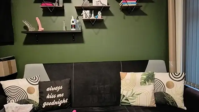 Eveline Beauty Kitty online show from 11-29-25, 09:42