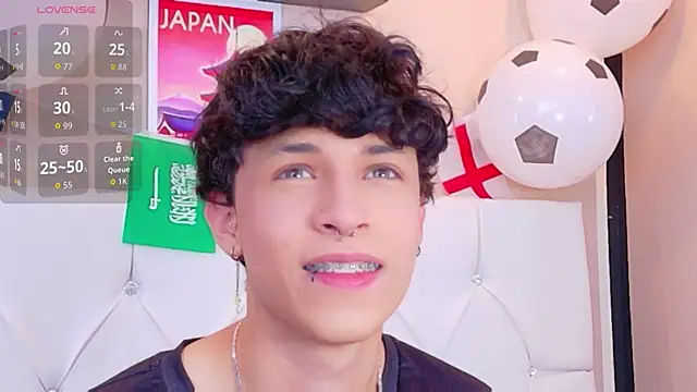 Snapshot of Axel__Evans chatting on 06-18-26, 02:00 Axel Evans online show from 06-18-26, 02:00