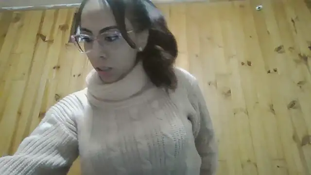 Snapshot of Roselingalvis13 chatting on 10-08-25, 02:46 Roselingalvis13 online show from 10-08-25, 02:46